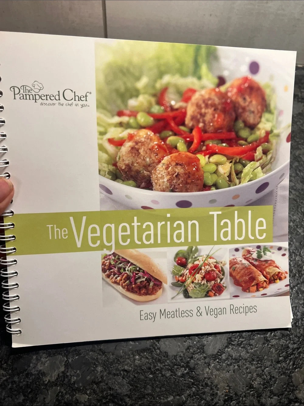 Pampered Chef The Vegetarian Table and Simply Sweet Cookbook - White & Green
